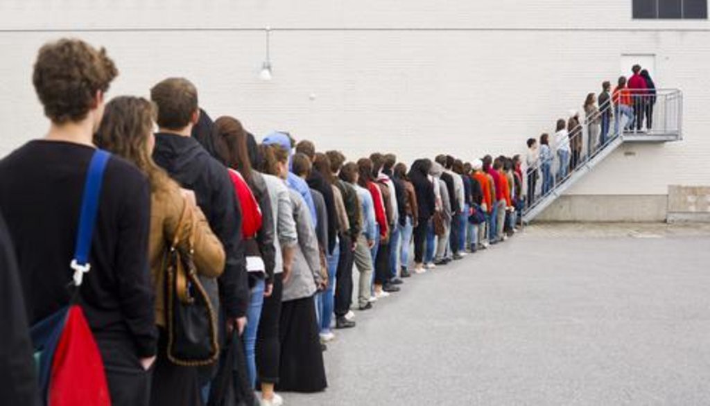 Queue of people Queue of people